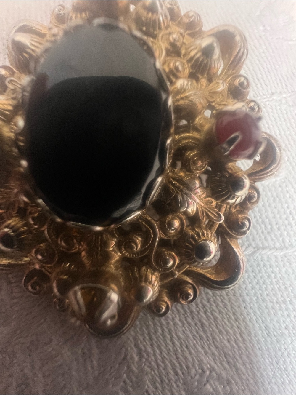 Vintage Brooch/Necklace Rhinestones & Black Center Stone Filigree Gold Tone 2โ ๐ - Picture 5 of 7